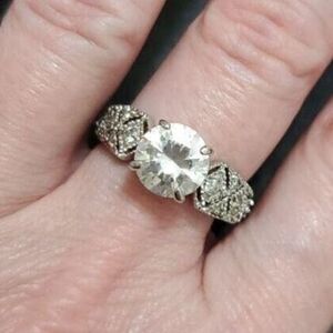 Silver tone large rhinestone ring size 7.75